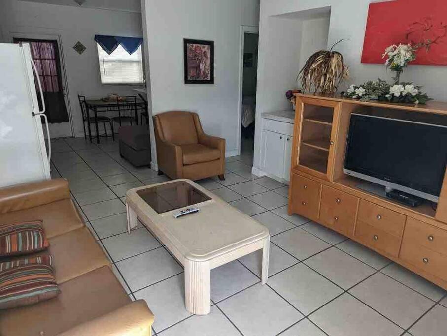 Private One-Bedroom 13-Directly Across From Beach St. Pete Beach Exterior photo